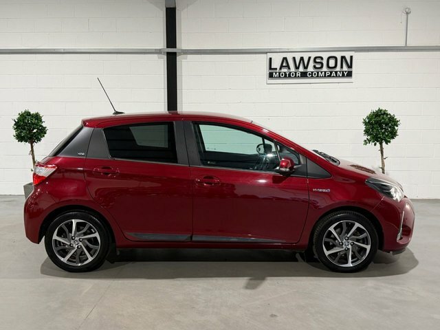 Toyota Yaris Dynamic White #20