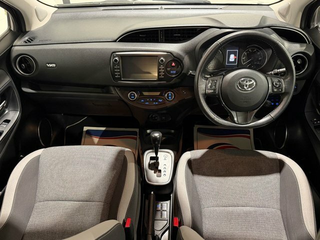 Toyota Yaris Dynamic White #23