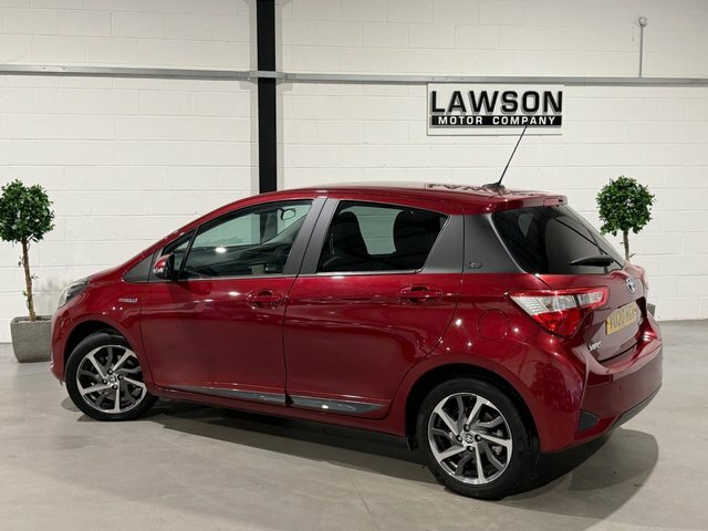 Toyota Yaris Dynamic White #33