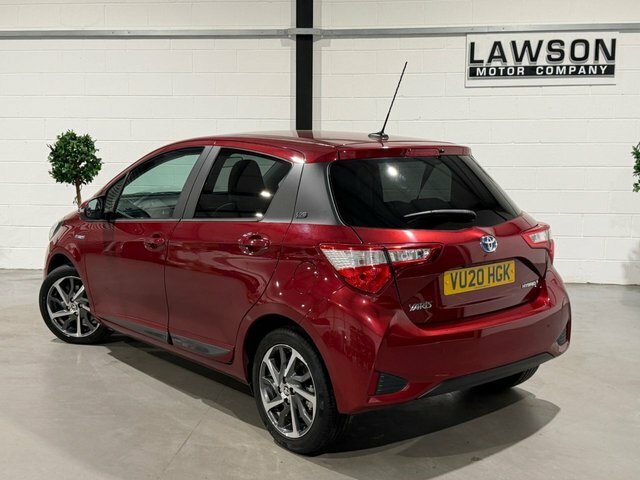 Toyota Yaris Dynamic White #42