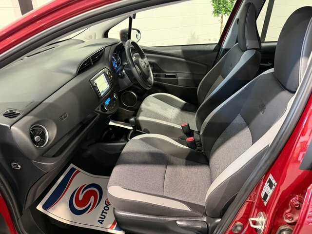 Toyota Yaris Dynamic White #48