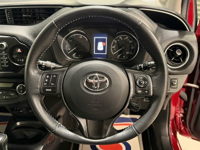 Toyota Yaris Dynamic White #25