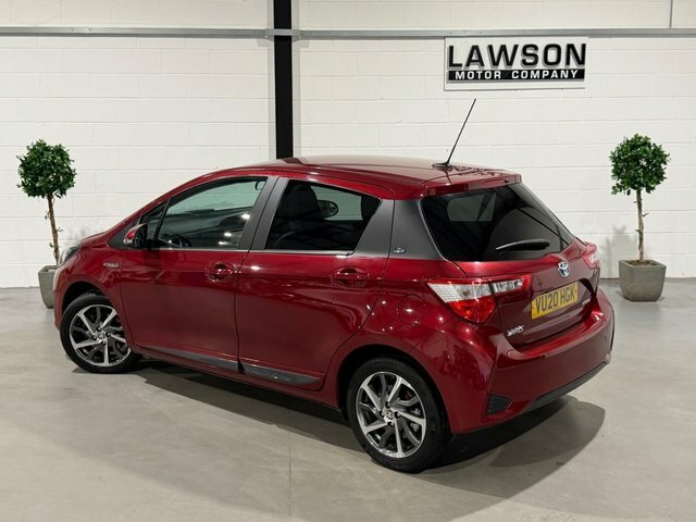 Toyota Yaris Dynamic White #8