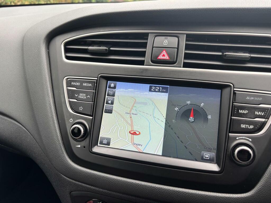 Hyundai I20 Se White #10