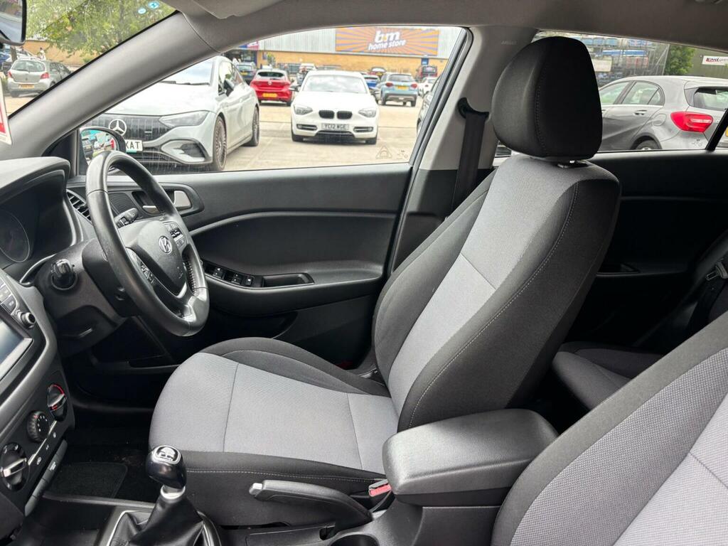 Hyundai I20 Se White #30