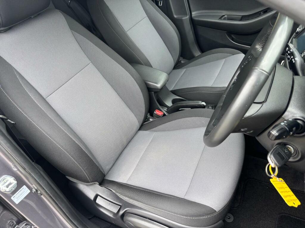 Hyundai I20 Se White #12