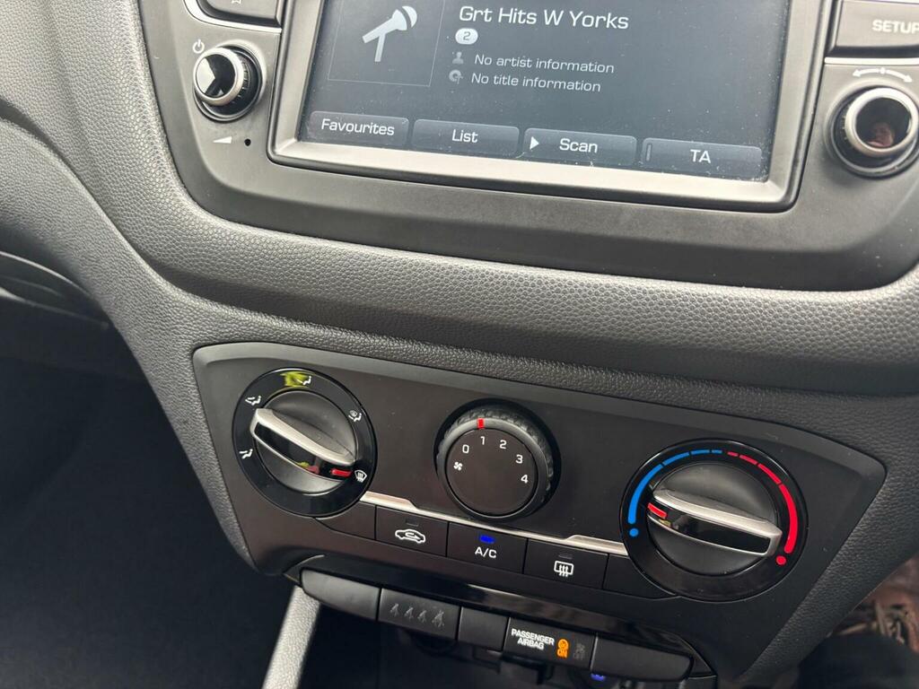 Hyundai I20 Se White #26