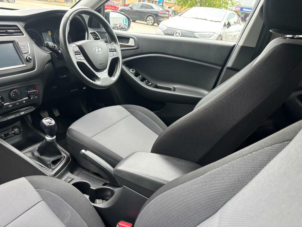 Hyundai I20 Se White #15