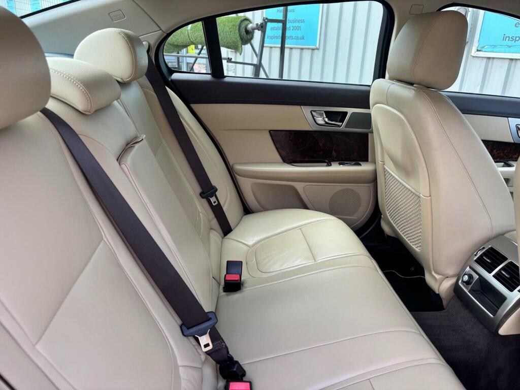 Jaguar XF 2.2 Premium Luxury D Red #18