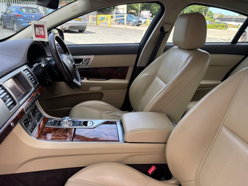 Jaguar XF 2.2 Premium Luxury D Red #32