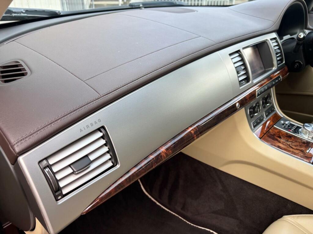 Jaguar XF 2.2 Premium Luxury D Red #35