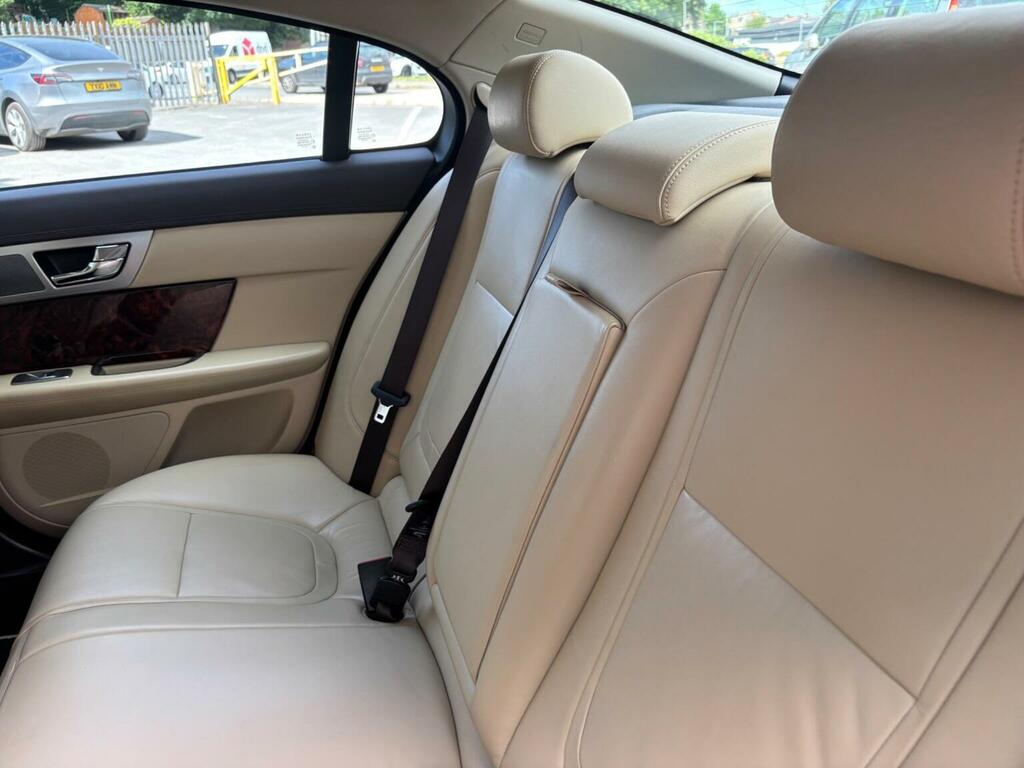 Jaguar XF 2.2 Premium Luxury D Red #17