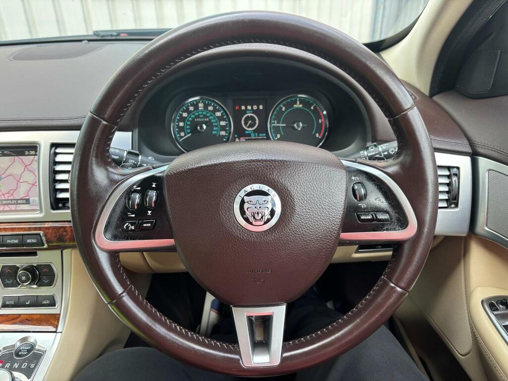 Jaguar XF 2.2 Premium Luxury D Red #31