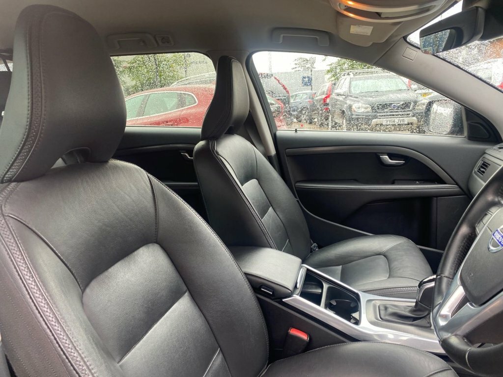 Volvo XC70 2.4L Se Lux Black #3