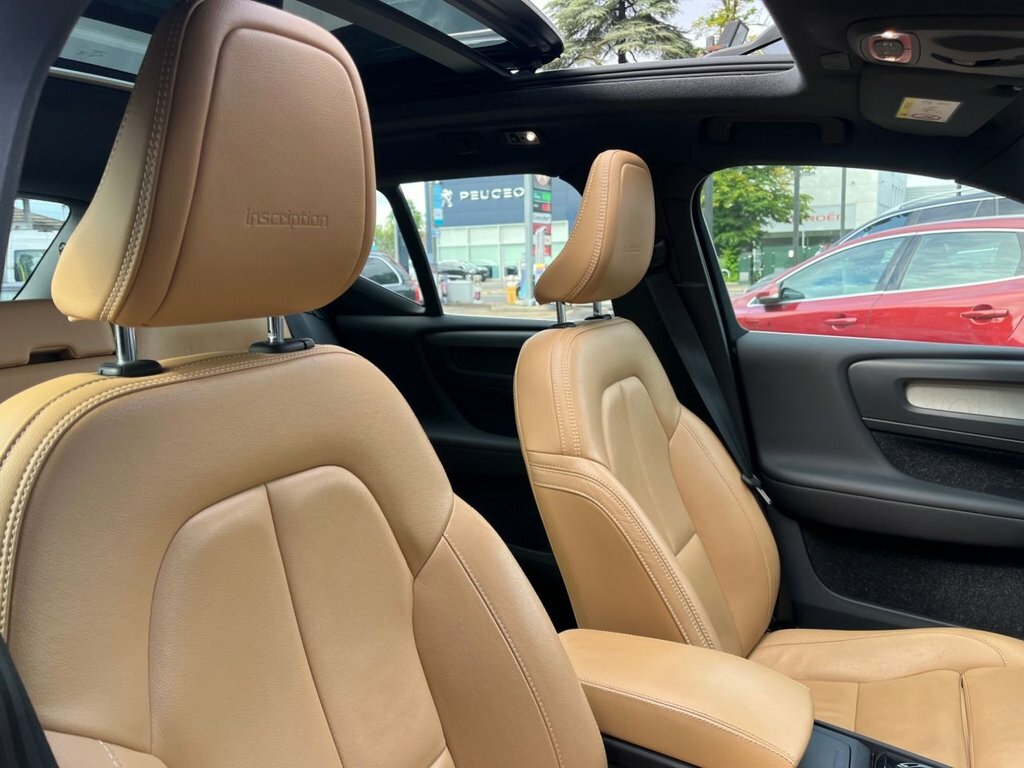 Volvo XC40 2L Inscription Pro AR19AXN Blue #4