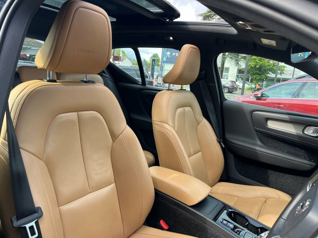 Volvo XC40 2L Inscription Pro AR19AXN Blue #3