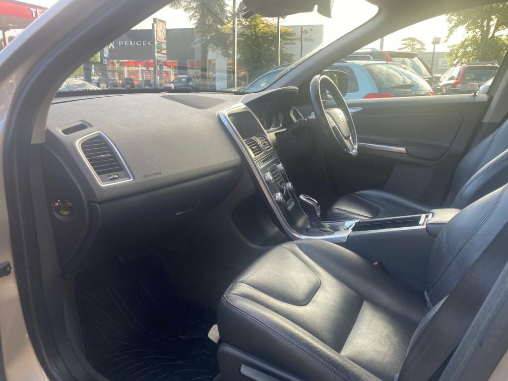 Volvo XC60 Suv Red #26