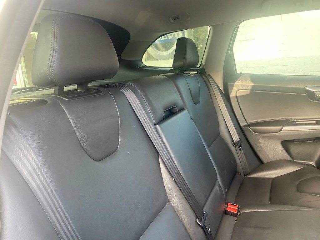 Volvo XC60 Suv Red #11