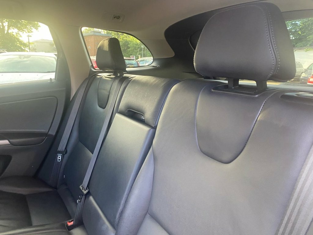 Volvo XC60 Suv Red #15