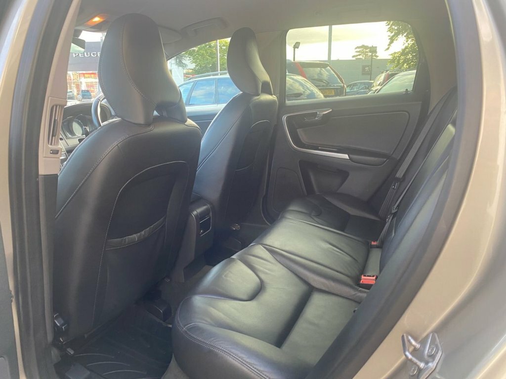 Volvo XC60 Suv Red #19