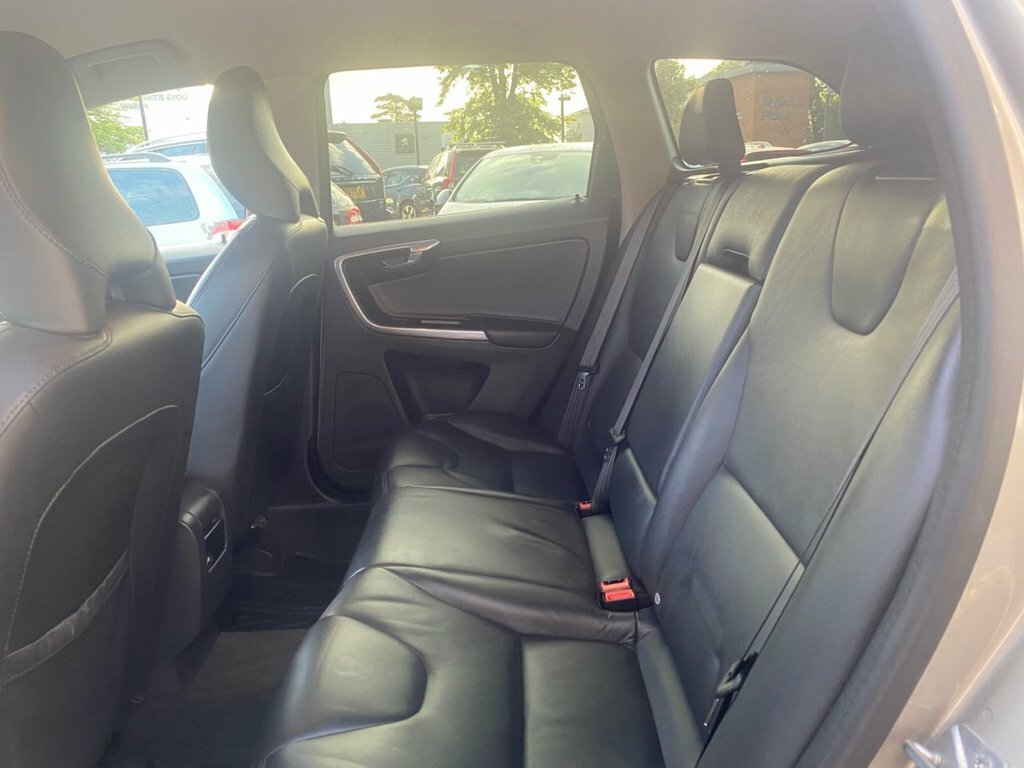 Volvo XC60 Suv Red #17