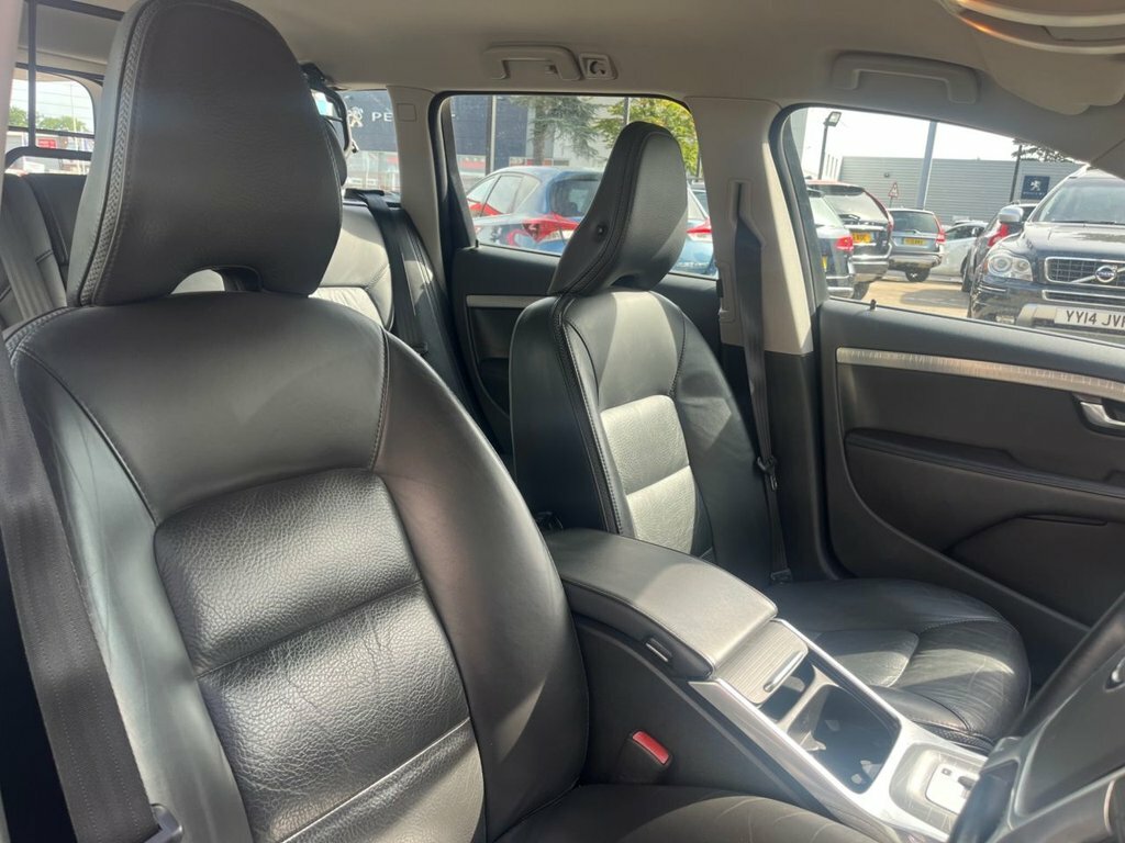 Volvo XC70 2.4L Se Lux Silver #3