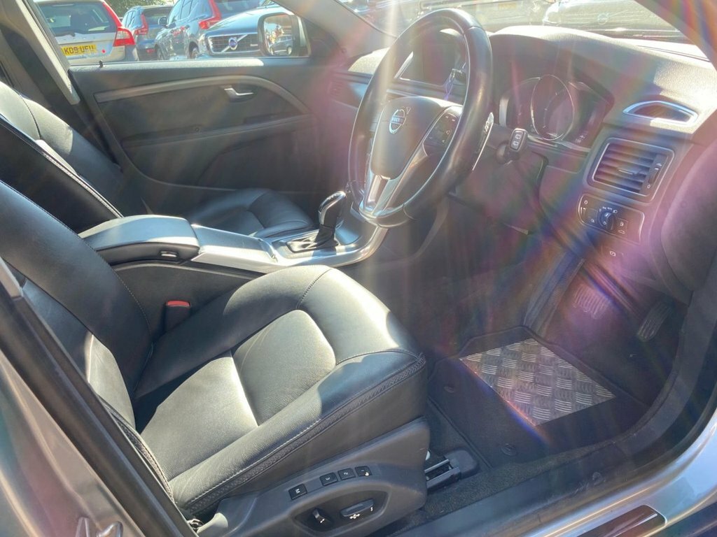 Volvo XC70 2.4L Se Lux Silver #4