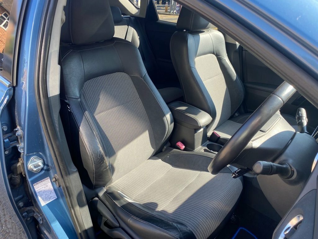 Toyota Auris 1.8L Excel Blue #3
