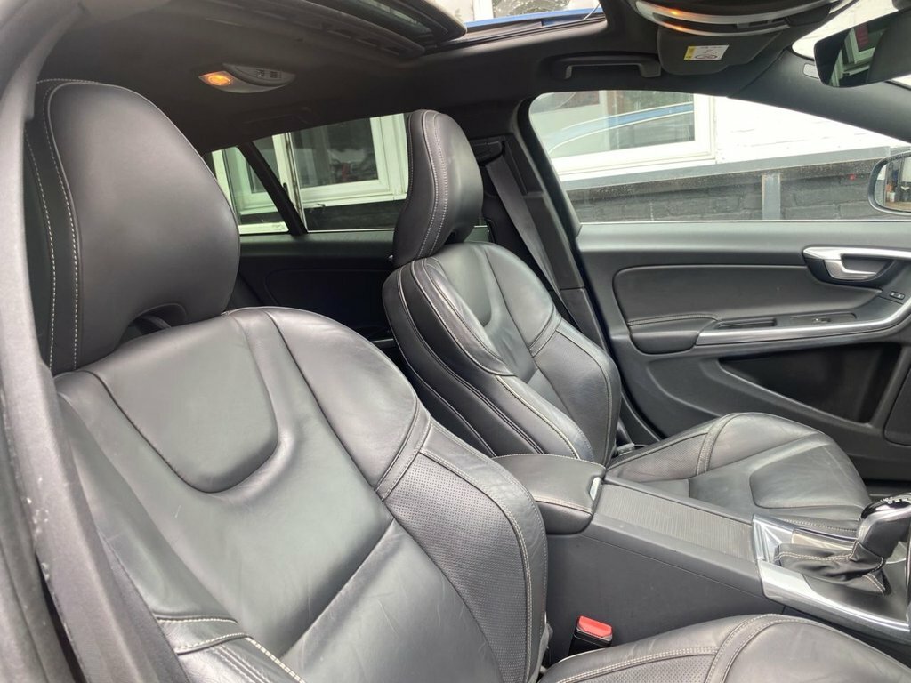 Volvo V60 2L R-design Lux Nav Blue #2