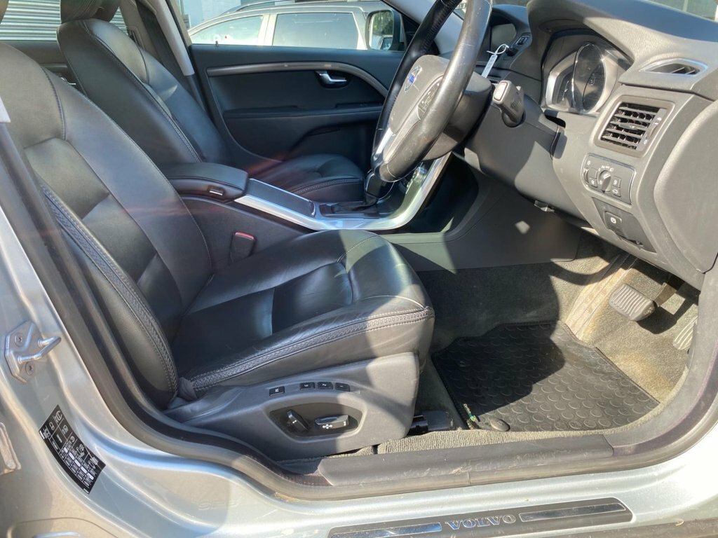 Volvo XC70 2.4L Se Lux Silver #6