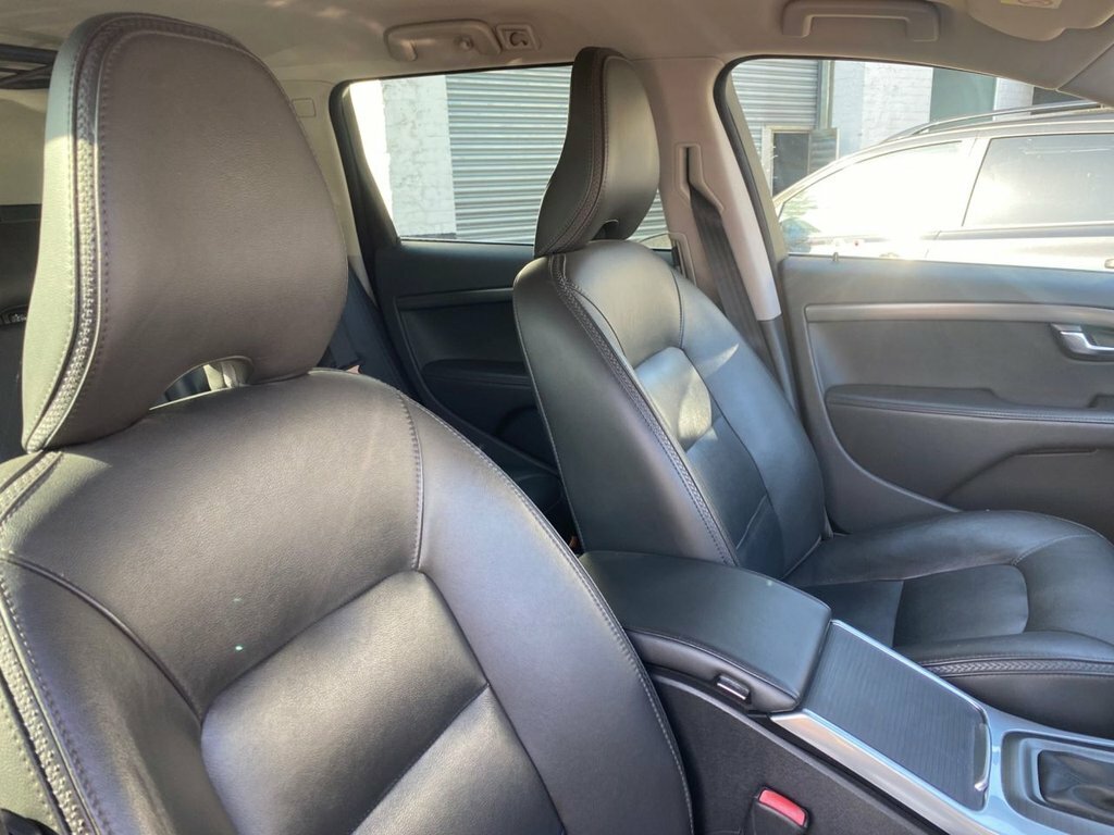 Volvo XC70 2.4L Se Lux Silver #3