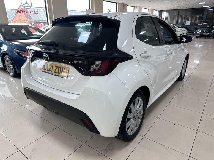 Toyota Yaris 1.5 Vvt-h Icon E-cvt Euro 6 Ss MA21ZDN White #3