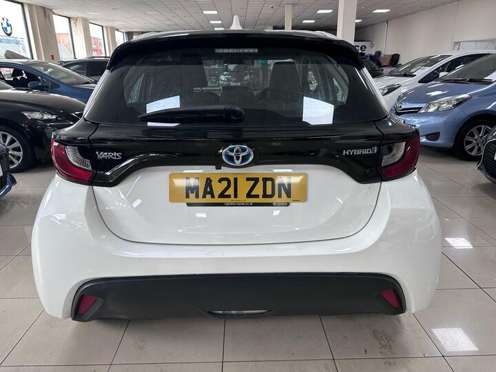 Toyota Yaris 1.5 Vvt-h Icon E-cvt Euro 6 Ss MA21ZDN White #4