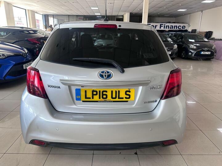 Toyota Yaris 1.5 Vvt-h Icon E-cvt Euro 6 LP16ULS Silver #4