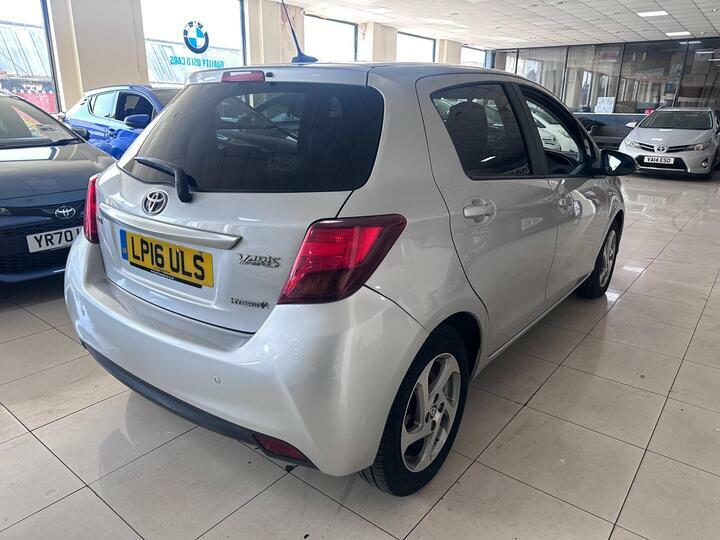 Toyota Yaris 1.5 Vvt-h Icon E-cvt Euro 6 LP16ULS Silver #3