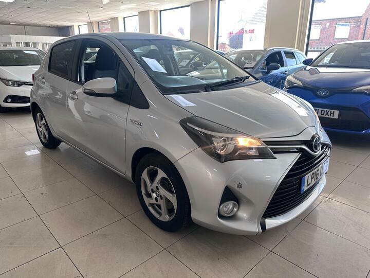 Toyota Yaris 1.5 Vvt-h Icon E-cvt Euro 6 LP16ULS Silver #2