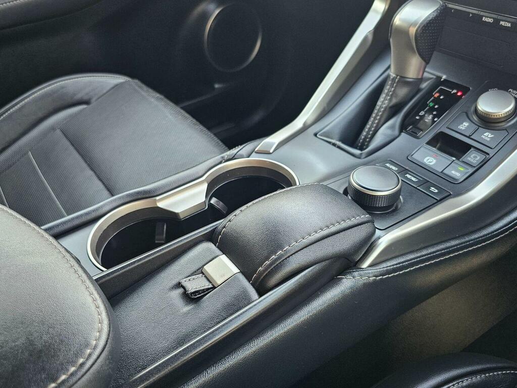 Lexus NX 300H 2.5 F-sport Premium Navigation White #49
