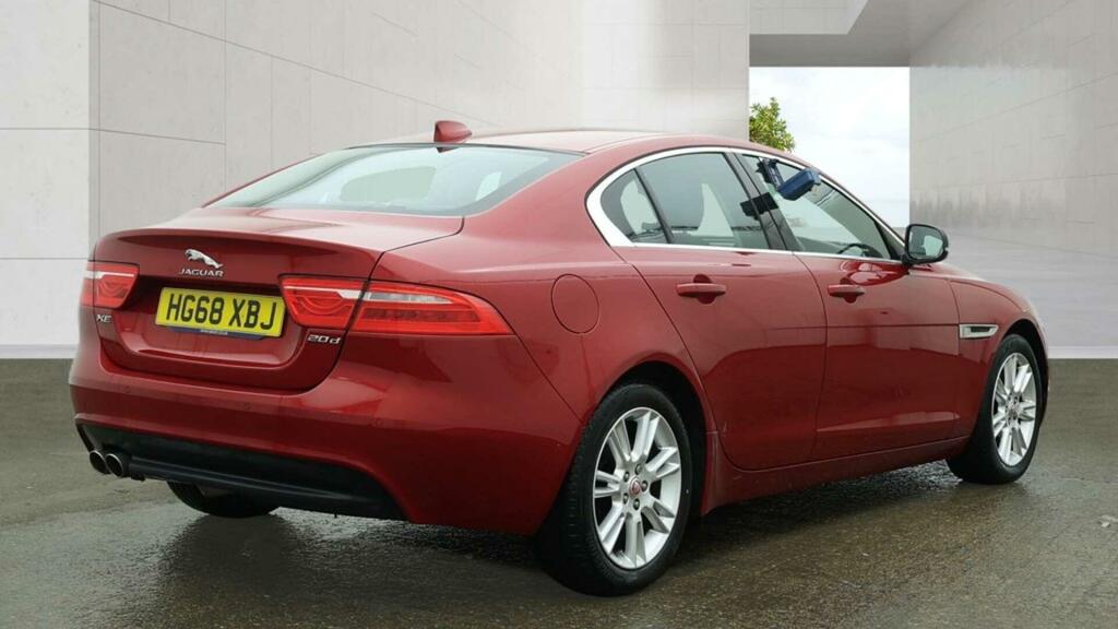 Jaguar XE 2.0D Prestige Euro 6 Ss Red #3