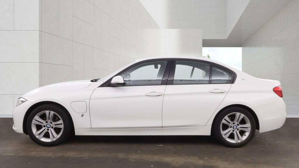 BMW 3 Series Sport White #6