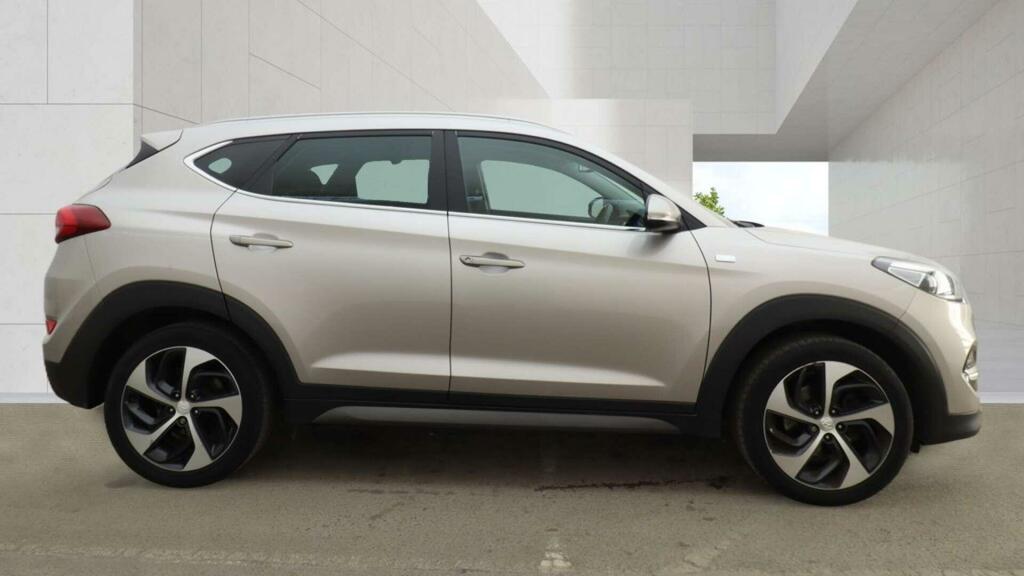 Hyundai Tucson Sport Edition White #4