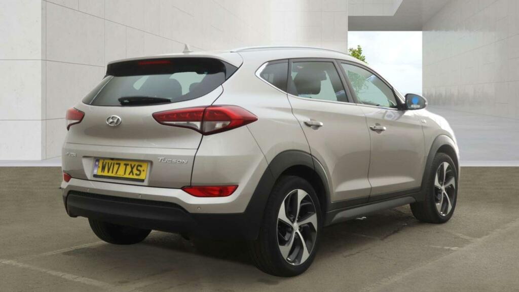 Hyundai Tucson Sport Edition White #3