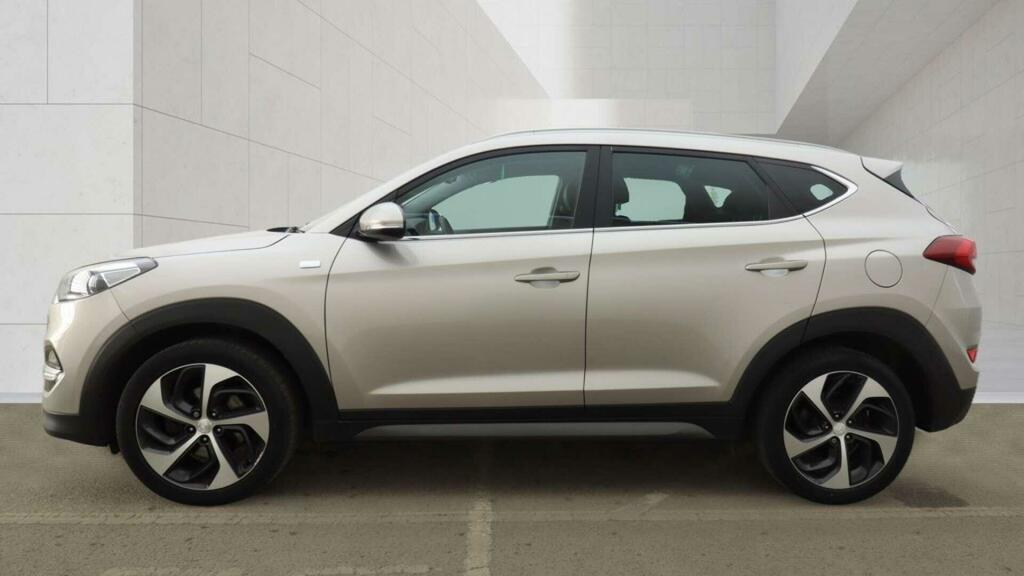 Hyundai Tucson Sport Edition White #5