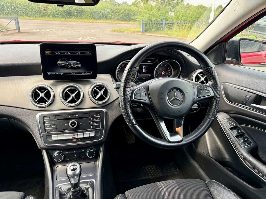 Mercedes-Benz GLA Class 1.6 Gla180 Urban Edition Euro 6 Ss WF68WXJ Red #2