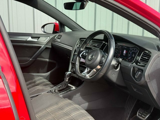 Volkswagen Golf 2.0 Tdi Dsg Hatchback AP19JNU Red #5