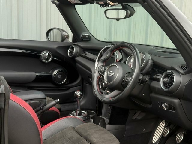 Mini Convertible Cooper Works Convertible 2.0 Black #5