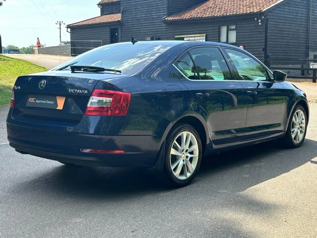 Skoda Octavia Tdi Se Technology Hatchback Blue #4