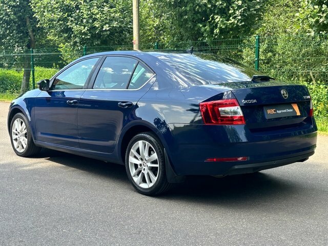 Skoda Octavia Tdi Se Technology Hatchback Blue #6