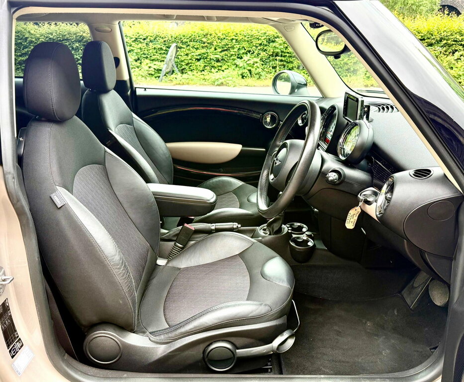 Mini Hatch 1.6 Cooper Coupe Black #16