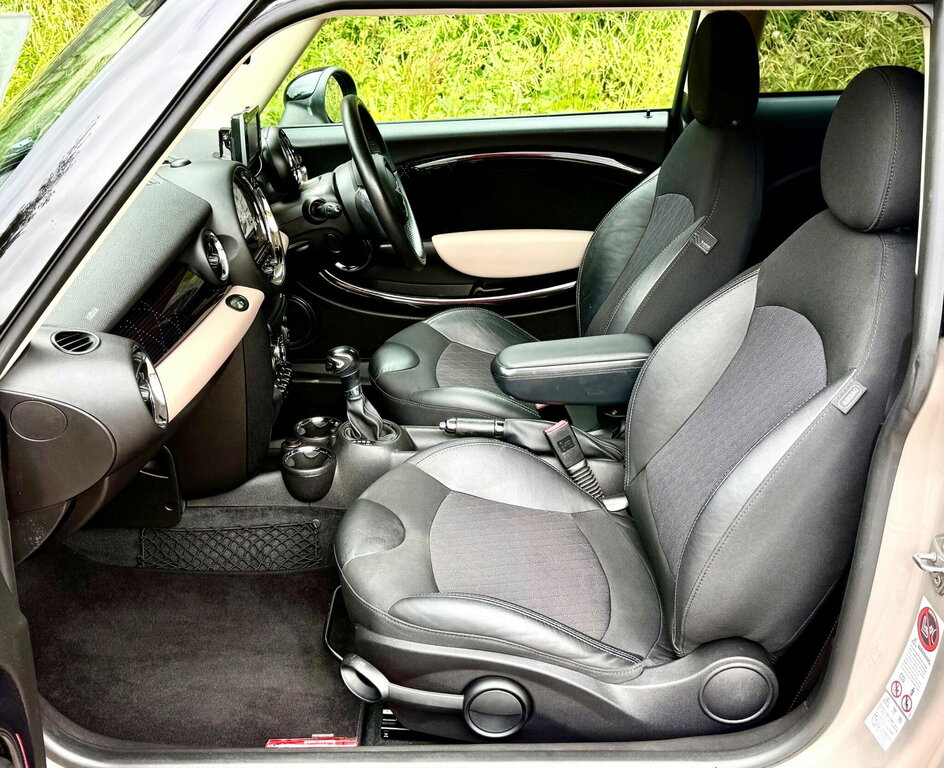 Mini Hatch 1.6 Cooper Coupe Black #21