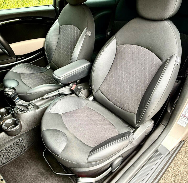Mini Hatch 1.6 Cooper Coupe Black #20